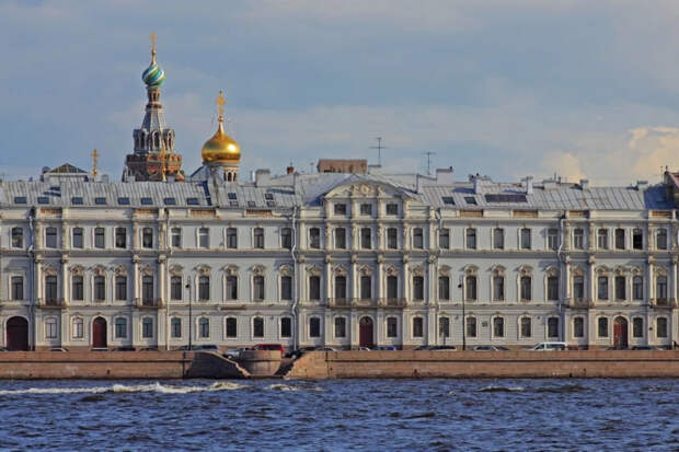 Любовь императора, долги и чахотка: чей особняк стоит на Дворцовой набережной
