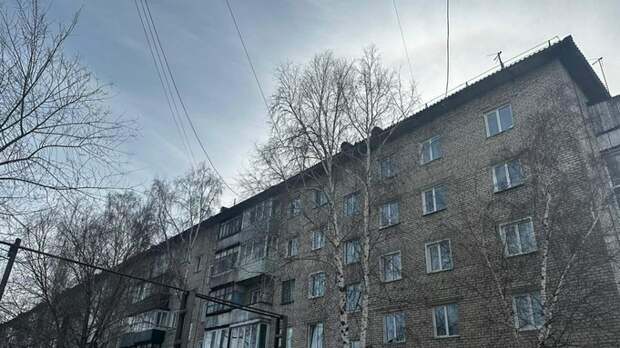Многоквартирный дом, с которого сошла глыба снега / Фото: прокуратура Алтайского края