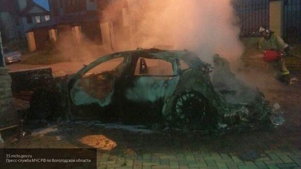 Ночью в Мурманской области сгорел автомобиль 