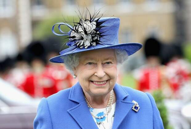 Как королева Великобритании держит хорошую форму в 93 года