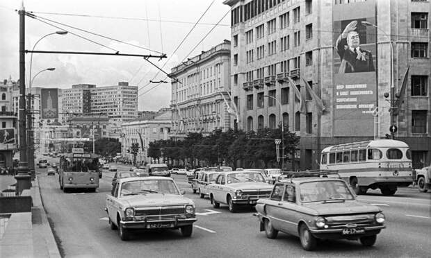 На снимке: Москва. Проспект Маркса, 1980 год Фото Наум Грановский /Фотохроника ТАСС