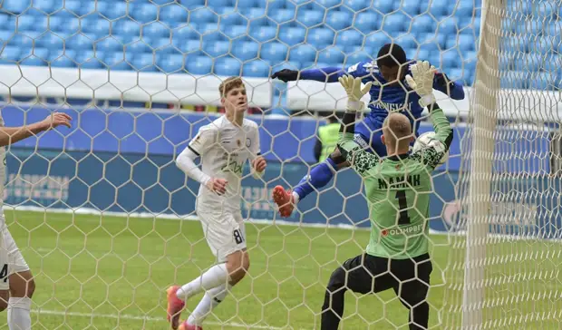 Дубль Фамейе помог «Оренбургу» обыграть «КАМАЗ»