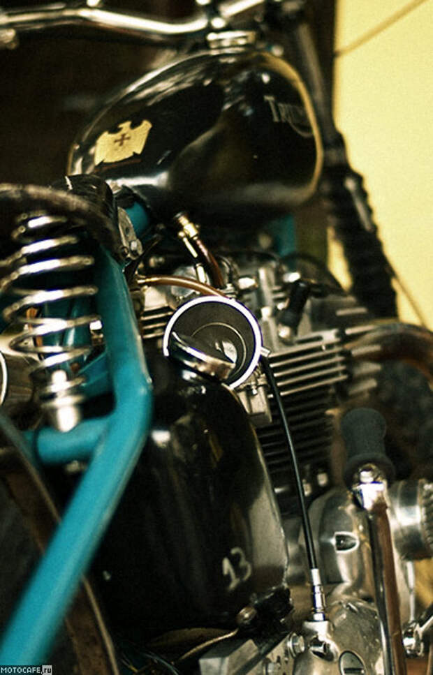 Triumph T120R от El Solitario – испанский винтаж