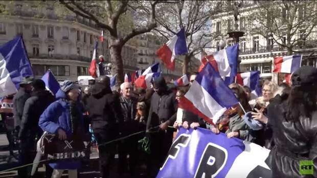 Факкани: участники антивоенного митинга призывают Францию выйти из НАТО и ЕС