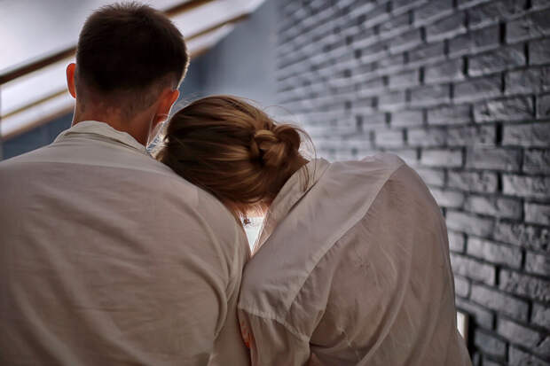 ВЦИОМ: 70% женщин не стали бы строить отношения с мужчиной, живущим с родителям