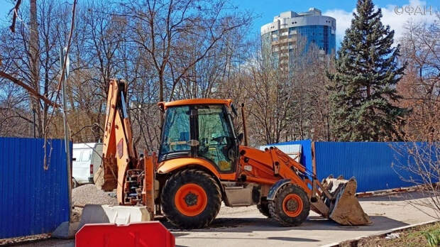 В столице Крыма снова выросли заборы: ФАН узнал, что за стройку начали за ограждением