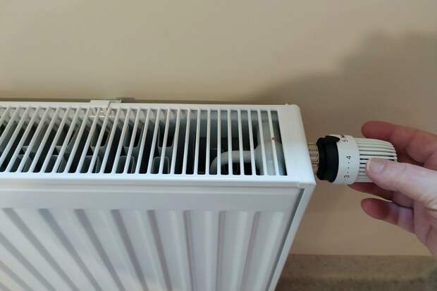 В Киеве коммунальщики сливают воду из батарей из-за отсутствия тепла