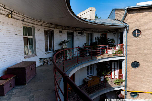 Круглый дом эпохи СССР, как модель равенства. Показываю, как живут там люди в наши дни