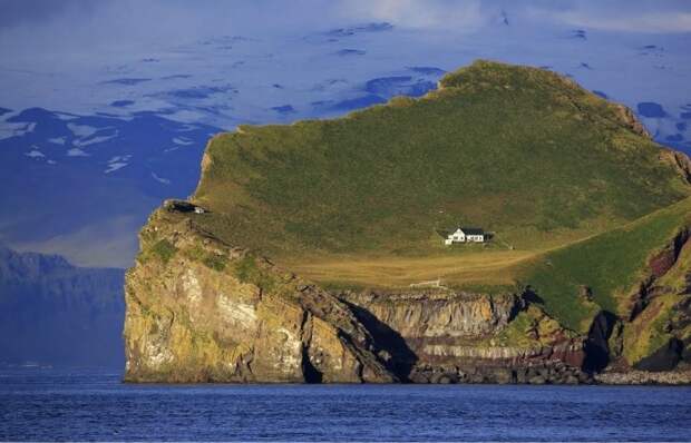 Где находится самый загадочный одинокий дом на острове и кто в нём живёт