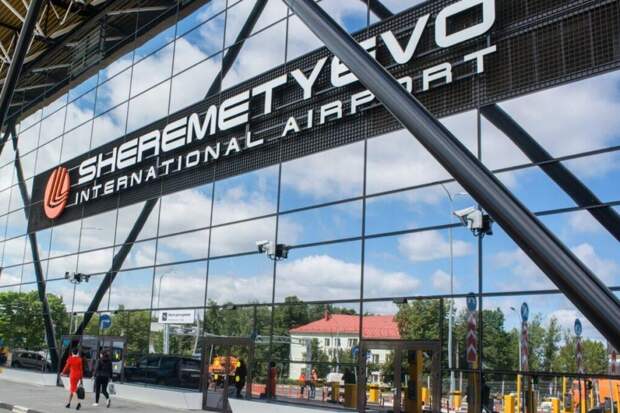 Шереметьево не принимает самолеты из-за непогоды