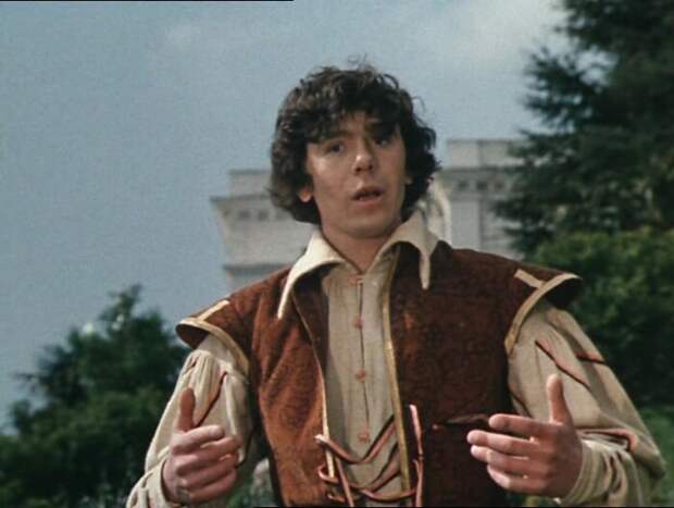 Виктор Ильичев прославился благодаря ролям второго плана. Виктор Ильичев прославился благодаря ролям второго плана.