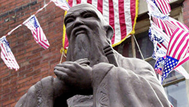 Статуя китайского философа Конфуция в китайском квартале Бостона. Архивное фото