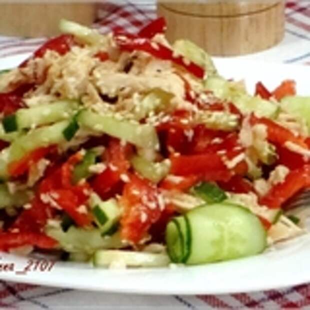 Салат из куриной грудки с огурцами