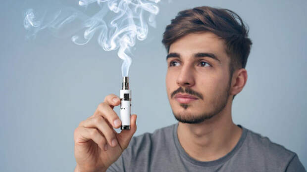 Врач рассказал о передаваемых через вейпы опасных инфекциях