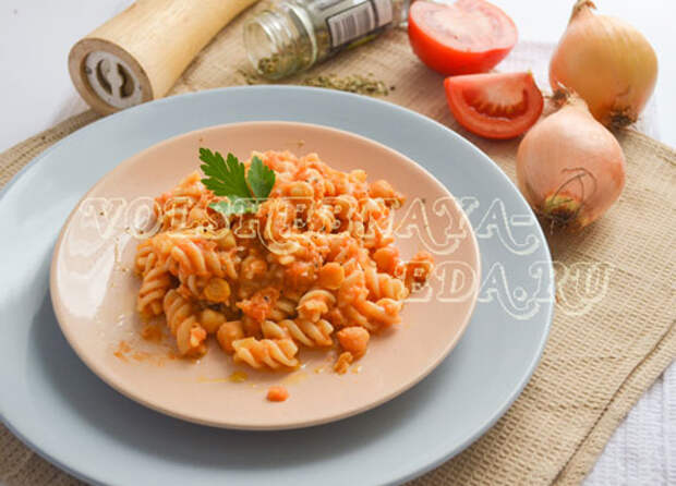 pasta-s-nutom-i-tomatami-10