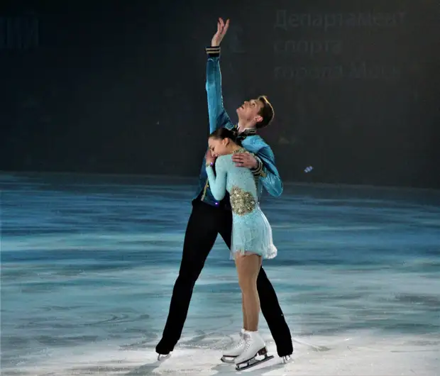 Ледовое шоу "Влюбленные в фигурное катание"