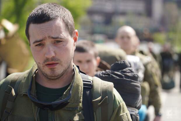 Сдача в плен с «Азовстали» полка «Азов» (запрещённая в России организация)