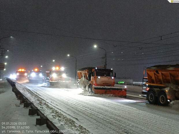 Тульское «Спецавтохозяйство» продолжает расчищать дороги от снега