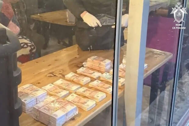 Мелимук требовал ежеквартально отдавать ему 10% от стоимости по контрактам