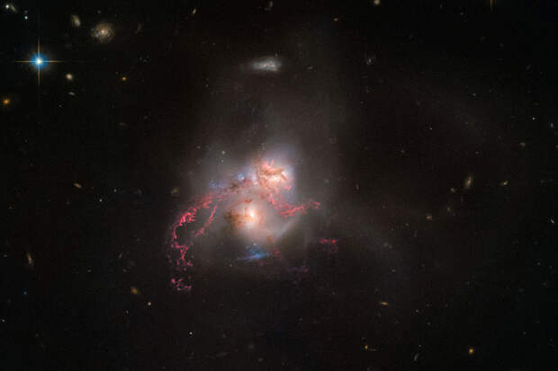 Галактика NGC 5256 в созвездии Большая Медведица Галактика NGC 5256 в созвездии Большая Медведица