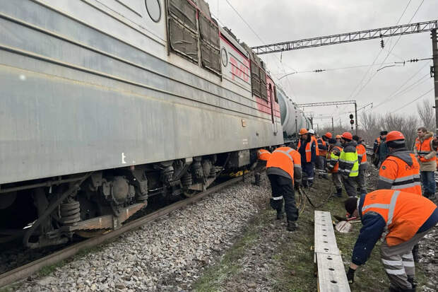Прокуратура начала проверку схода грузового поезда в Ростовской области