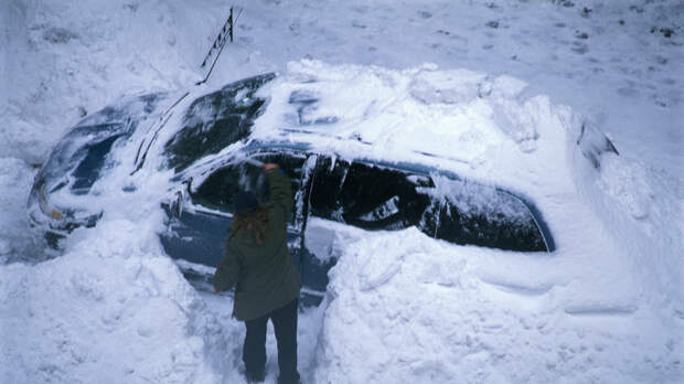 Автоэксперт Хайцеэр посоветовал воздержаться от поездок на машине в снежную погоду