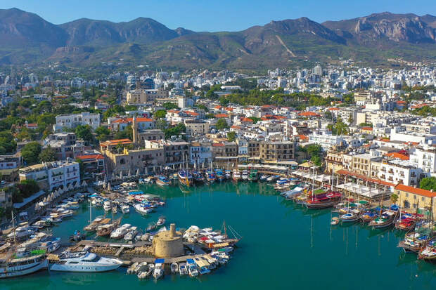 На Кипре заявили, что следят за ситуацией с ударом БПЛА по базе ВВС Британии