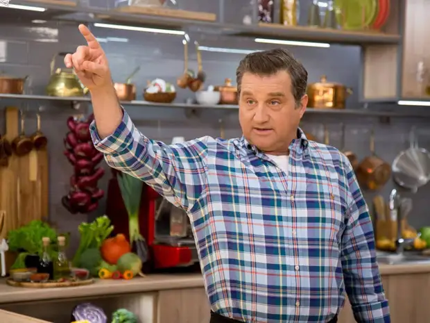 Кушанашвили недоумевает, откуда у Урганта такие большие доходы