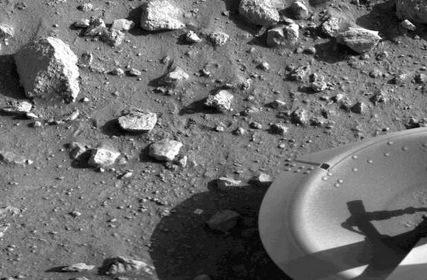 Первое изображение с Марса.