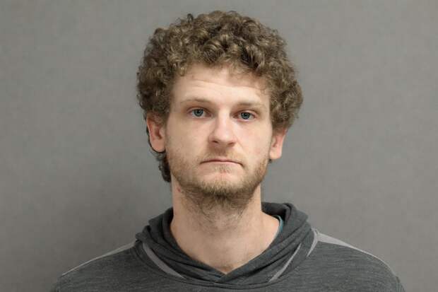 Актера Этана Джемисона обвинили в нападении с применением оружия