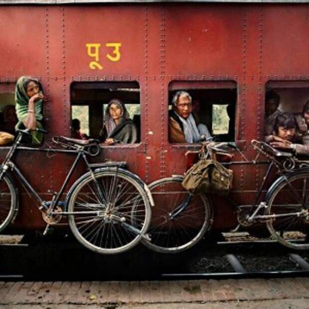 http://st1.photogallery.ind.sh/wp-content/uploads/indiacom/a-snap-of-passengers-in-the-train-taken-by-steve-mccurry-in-india-201608-1472015371-300x300.jpg