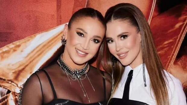 Перестала скрывать растущий живот: Бузова сообщила о своей беременности