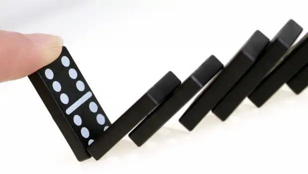 США губит эффект домино. Момент исторической слабости настал