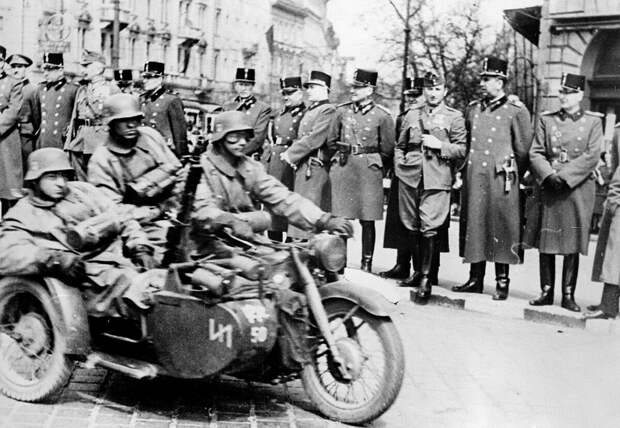 Getty Images Немецкие войска в Будапеште накануне вторжения в Югославию, апрель 1941.