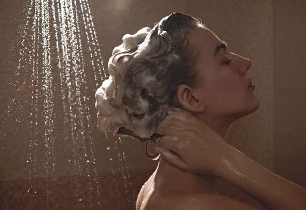 Тайна того, почему женщины принимают душ горячей водой, раскрыта