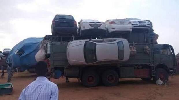 Технология перевозки легковых автомобилей в Судане авто, автоприкол, груз, грузовик, грузоперевозки, прикол, пустыня, судан