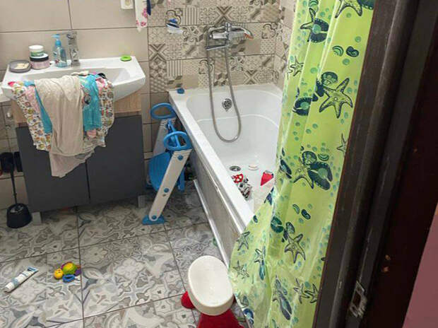 Когда мать вернулась, вся квартира была затоплена водой