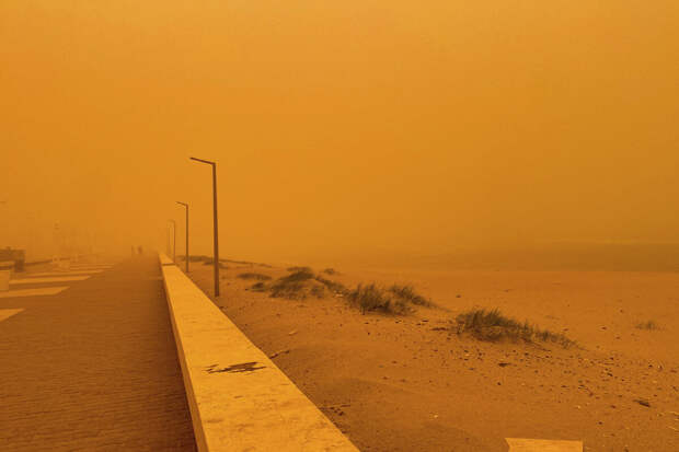 Песчаная буря обрушилась на ветхие жилища беженцев-палестинцев в секторе Газа