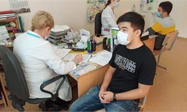 Череповецких студентов заманивают деньгами на вакцинацию
