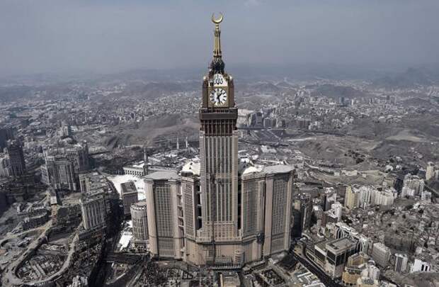 Mecca Royal Clock Tower — Саудовская Аравия