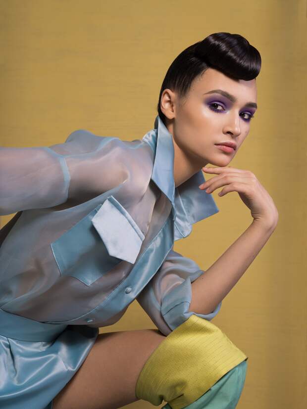 Костюм, Diana Gazaryan; ботфорты, Versace