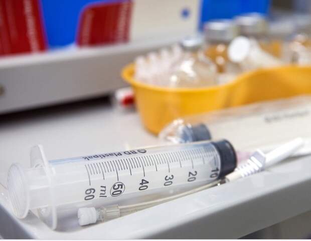 Минздрав приостановил закупки вакцины "ЭпиВакКорона", по всей видимости остановлено и производство