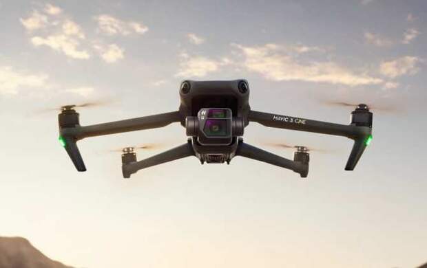 Российский дрон- разведчик уже 2 часа курсирует над Киевом и его не могут сбить (ВИДЕО)