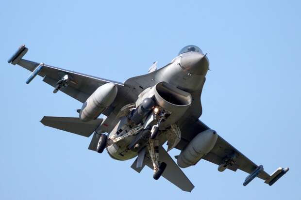 «Милитарист»: ВСУ потеряли уже 8 самолетов F-16AM
