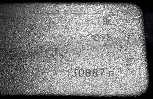 Резкое падение цен на серебро объяснили