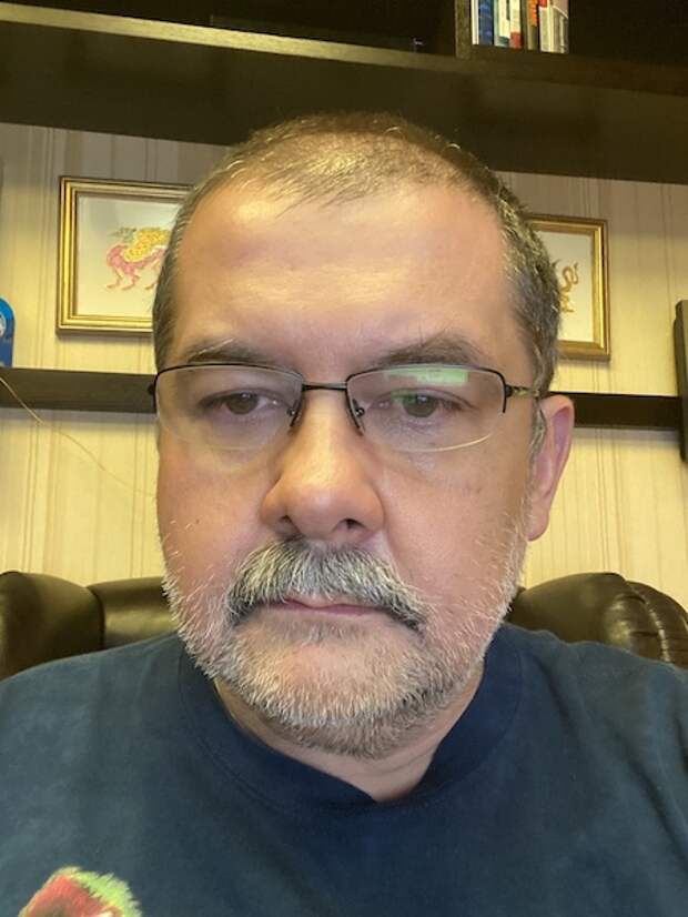Сергей Лукьяненко: Убийство военнопленных признак величайшей глупости Сергей Лукьяненко: Убийство военнопленных признак величайшей глупости