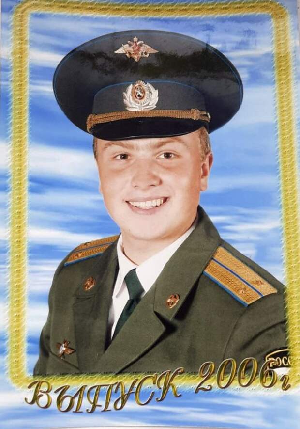 Находясь рядом с могилой гвардии майора Романа Филипова в Воронеже, нельзя не заметить еще одно воинское захоронение. - 975622208460