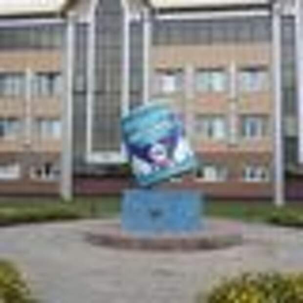 A monument to sgushyonka in Rogachev, Belarus, home to a factory that produces it.