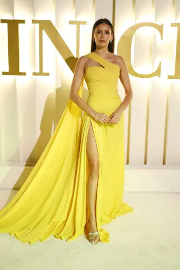 Нина Добрев