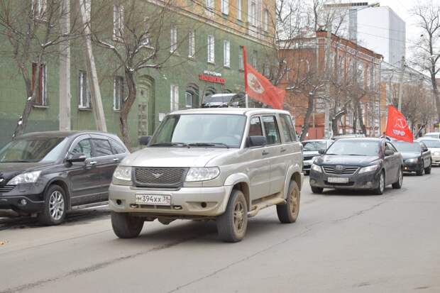 Возложениями цветов к памятникам и автопробегом отметили в Иркутске 151-ю годовщину со дня рождения Ленина